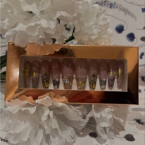 Elegant Nail Art Set with Gold Accents